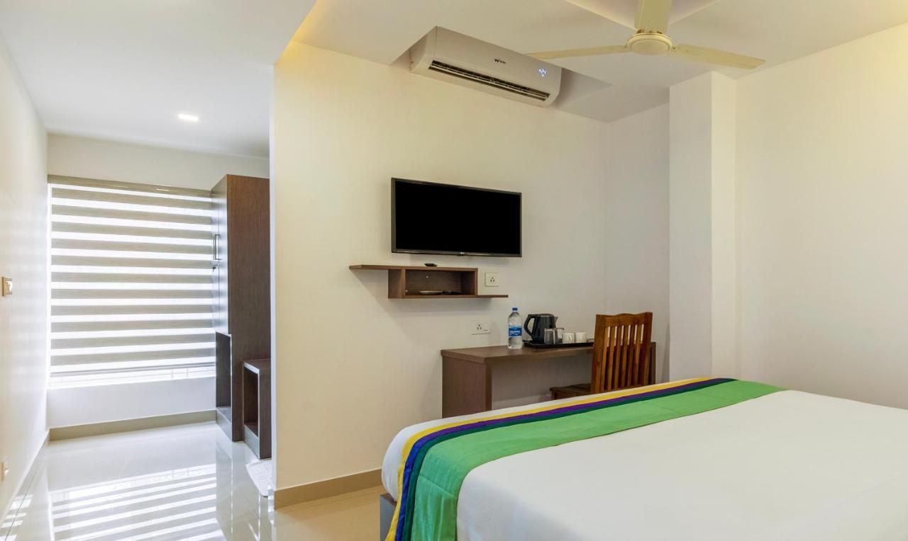 Treebo Trend Airport Avenue Plaza Cochin Airport Hotell Kochi Exteriör bild
