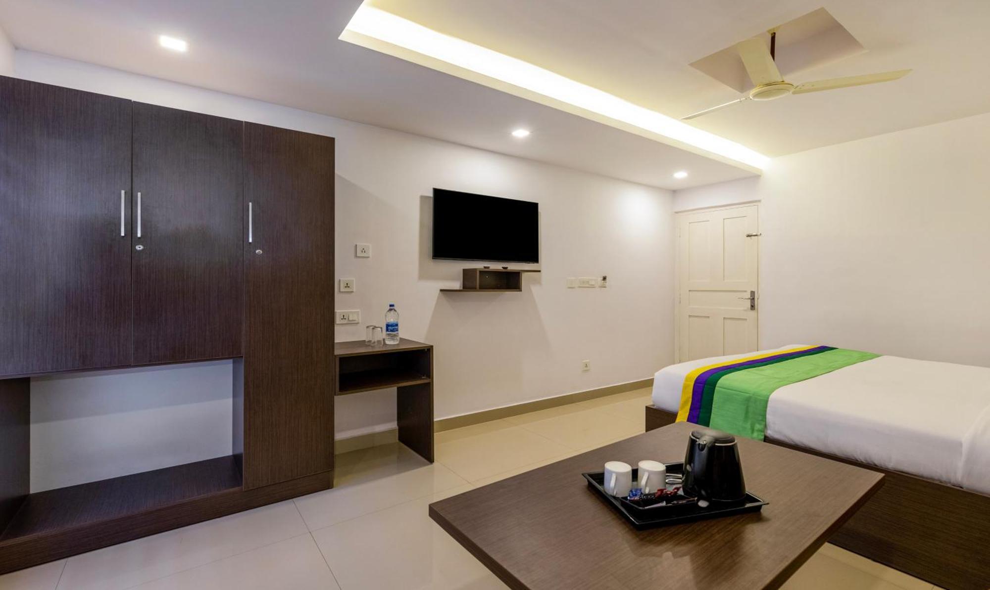 Treebo Trend Airport Avenue Plaza Cochin Airport Hotell Kochi Exteriör bild